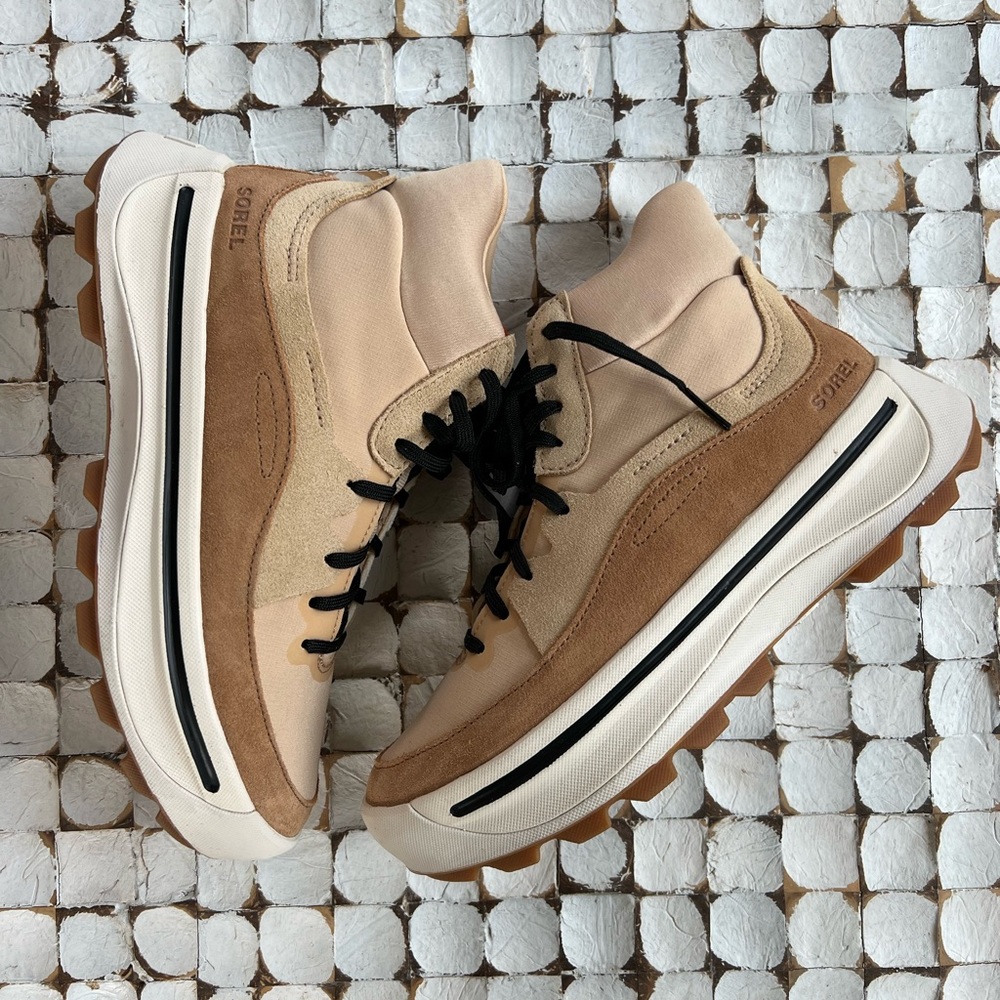 SOREL. Size 7. Like NEW, worn once. Best for 6.5/7
